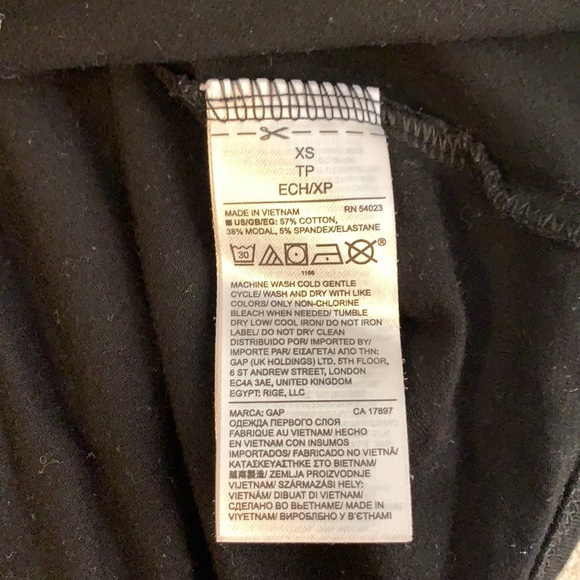 GapMaternity XS Nursing top in black - Picture 4 of 7